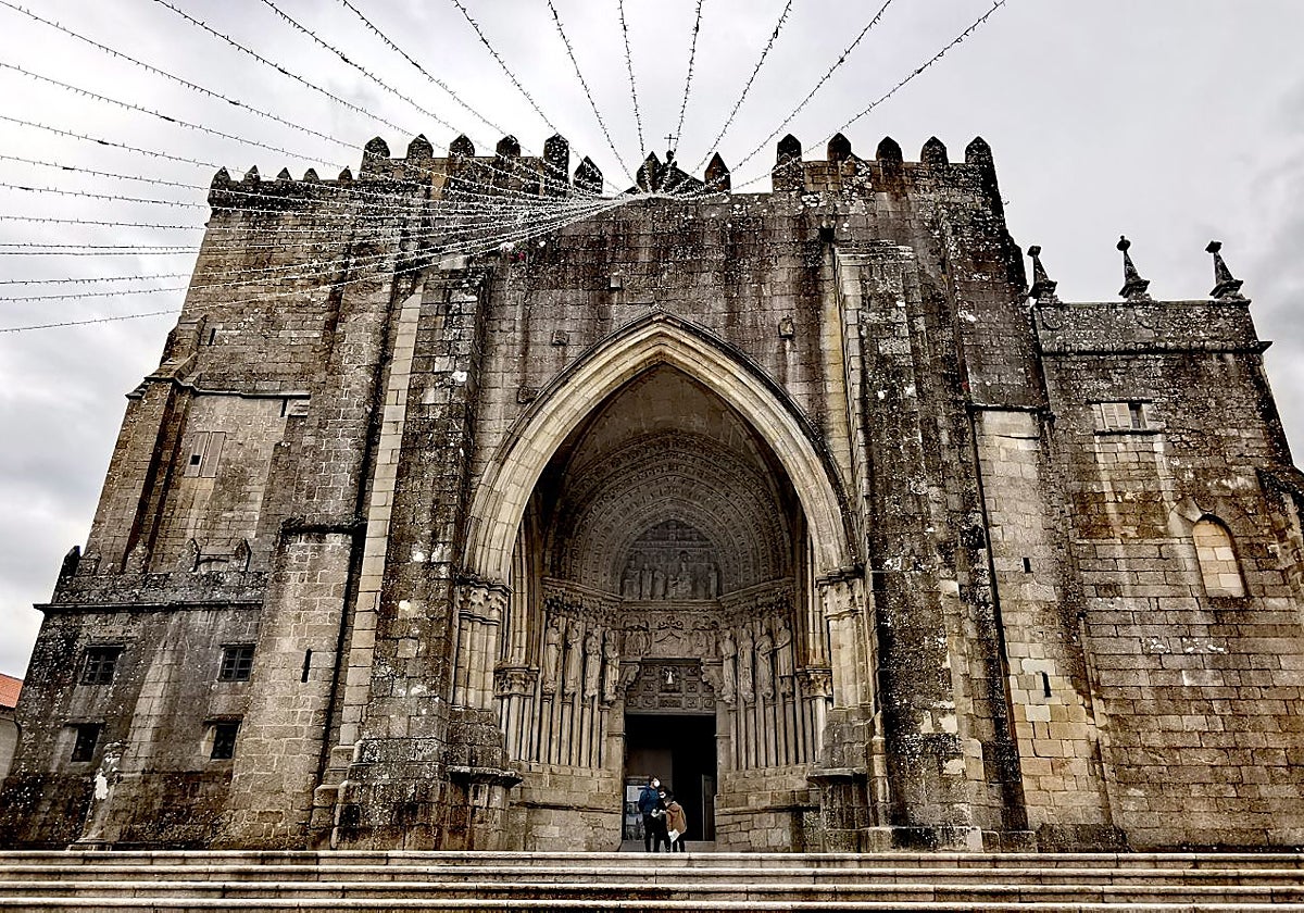 Tuy Y Su Desconocida Catedral De Las Marcas De Cantero